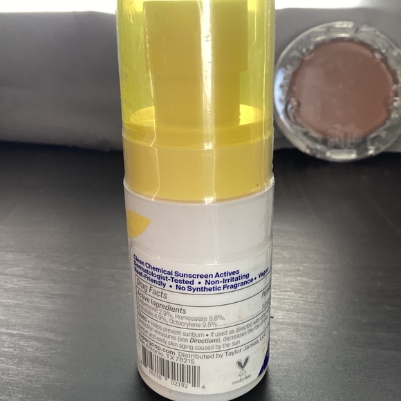 Assorted makeup - Picture 6 of 13